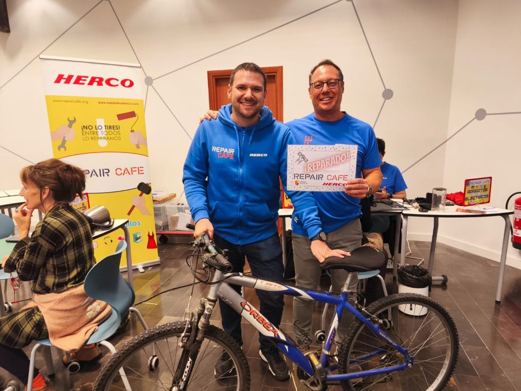 Voluntarios Herco: Llevando la reparación (y la sostenibilidad) a la calle