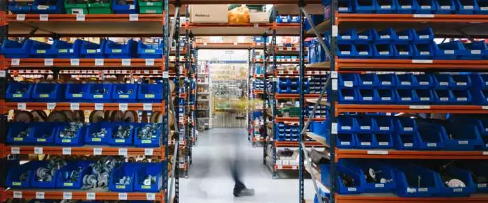 Gran almacén distribuidor de suministros industriales, ferreteria y bricolage
